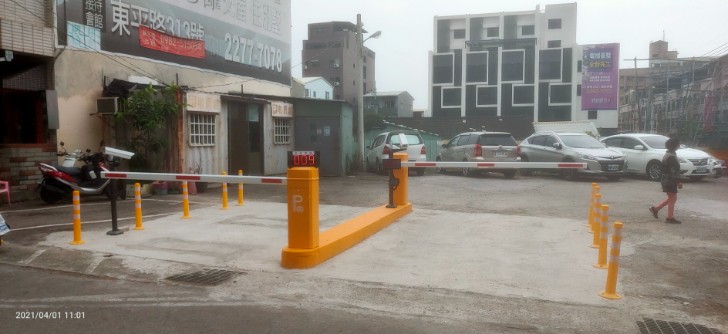 太平賢德醫院後方車牌辨識收費停車場